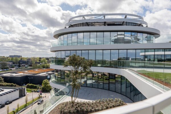 Schuco nổi tiếng toàn cầu với hệ thống cửa sổ, cửa đi, cửa trượt và mặt dựng nhôm kính cao cấp – đạt chuẩn chất lượng Châu Âu